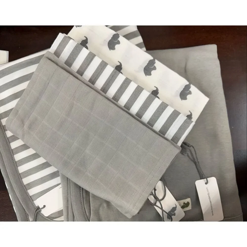 NWT Monica and Andy Organic Cotton 8 piece Blanket and Burp Cloth Bundle - Gende